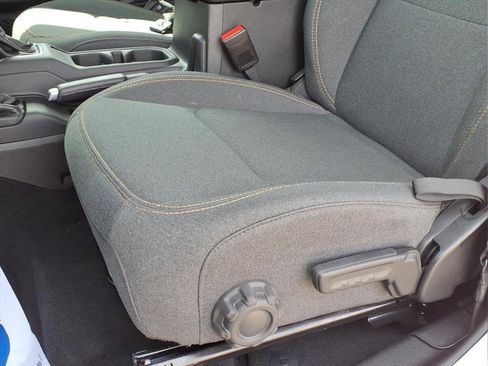 Used 2025 Jeep Wrangler Sahara image 17