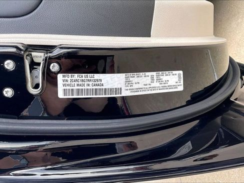 Used 2024 Chrysler Pacifica Touring-L FWD image 35