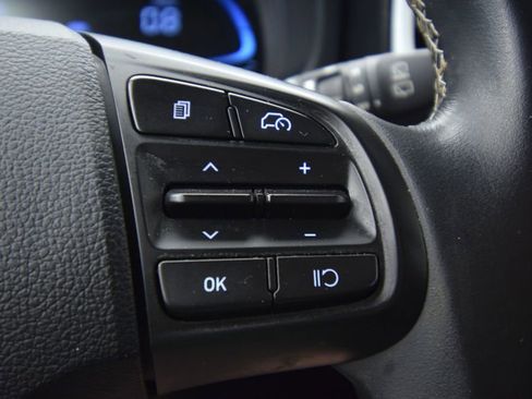 Used 2023 Hyundai Venue Limited w/ Cargo Package image 35