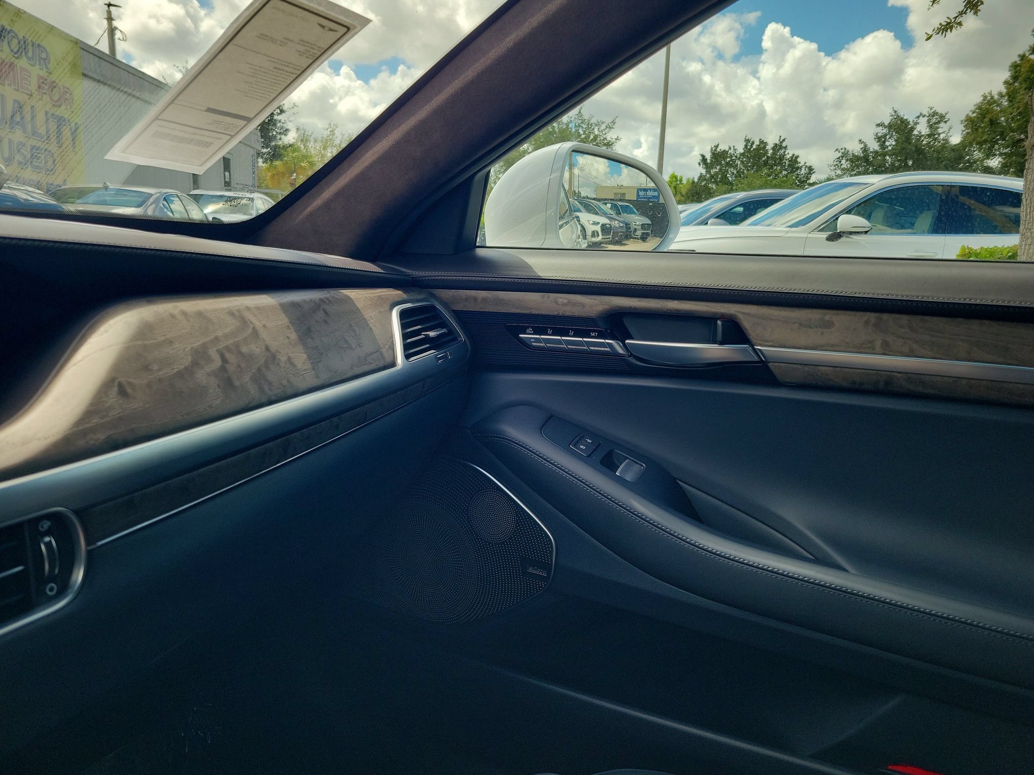 Used 2020 Genesis G90 3.3T Premium RWD image 32