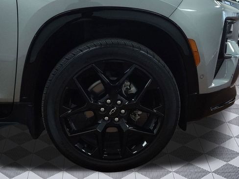 Used 2024 Chevrolet Traverse RS image 9
