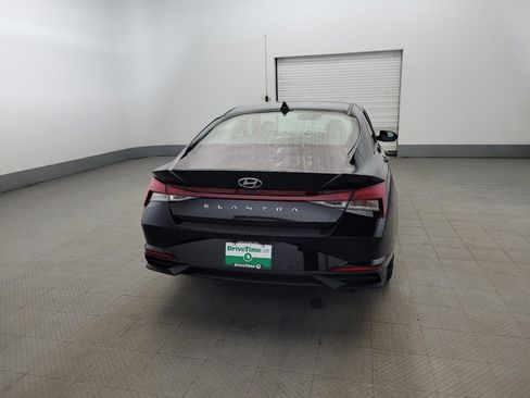 Used 2023 Hyundai Elantra SE image 7