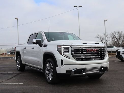 Used 2024 GMC Sierra 1500 Denali AWD/4WD image 3