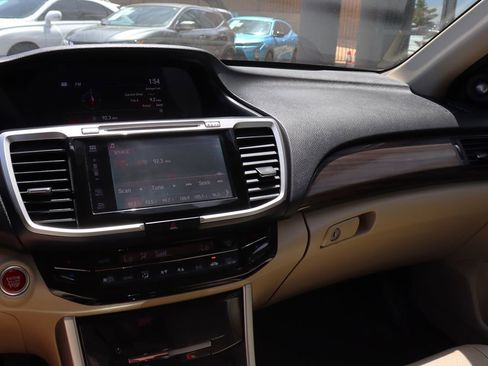 Used 2017 Honda Accord EX-L image 43