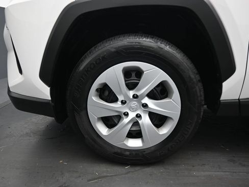 Used 2019 Toyota RAV4 LE FWD image 46