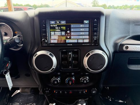 Used 2015 Jeep Wrangler Unlimited Sahara w/ Dual Top Group AWD/4WD image 26