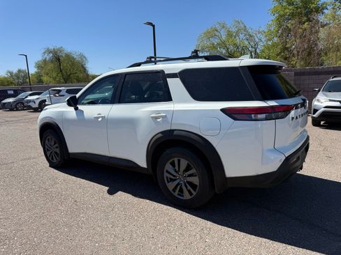 Used 2022 Nissan Pathfinder SV w/ SV Premium Package FWD image 7