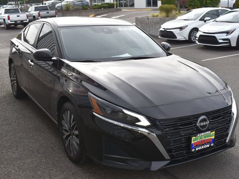 Used 2023 Nissan Altima 2.5 SV AWD/4WD image 3