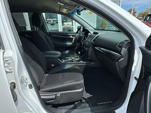 Used 2015 Kia Sorento LX image 23
