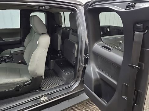 Used 2020 Toyota Tacoma SR w/ SX Package image 31