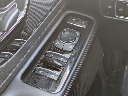Used 2023 Lincoln Aviator Standard image 23