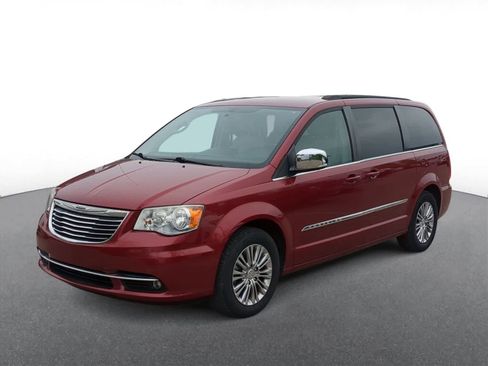 Used 2013 Chrysler Town & Country Touring-L FWD image 4