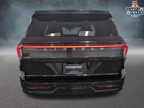 Used 2026 Lincoln Navigator Reserve AWD/4WD image 8