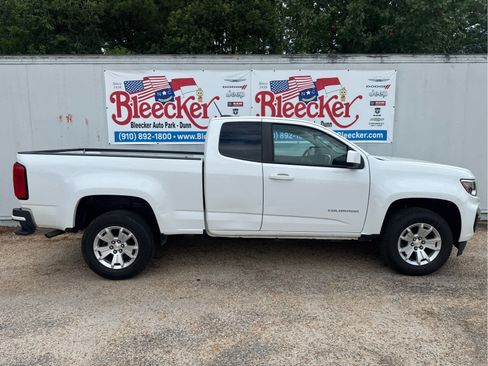 Used 2021 Chevrolet Colorado LT w/ Safety Package RWD image 2