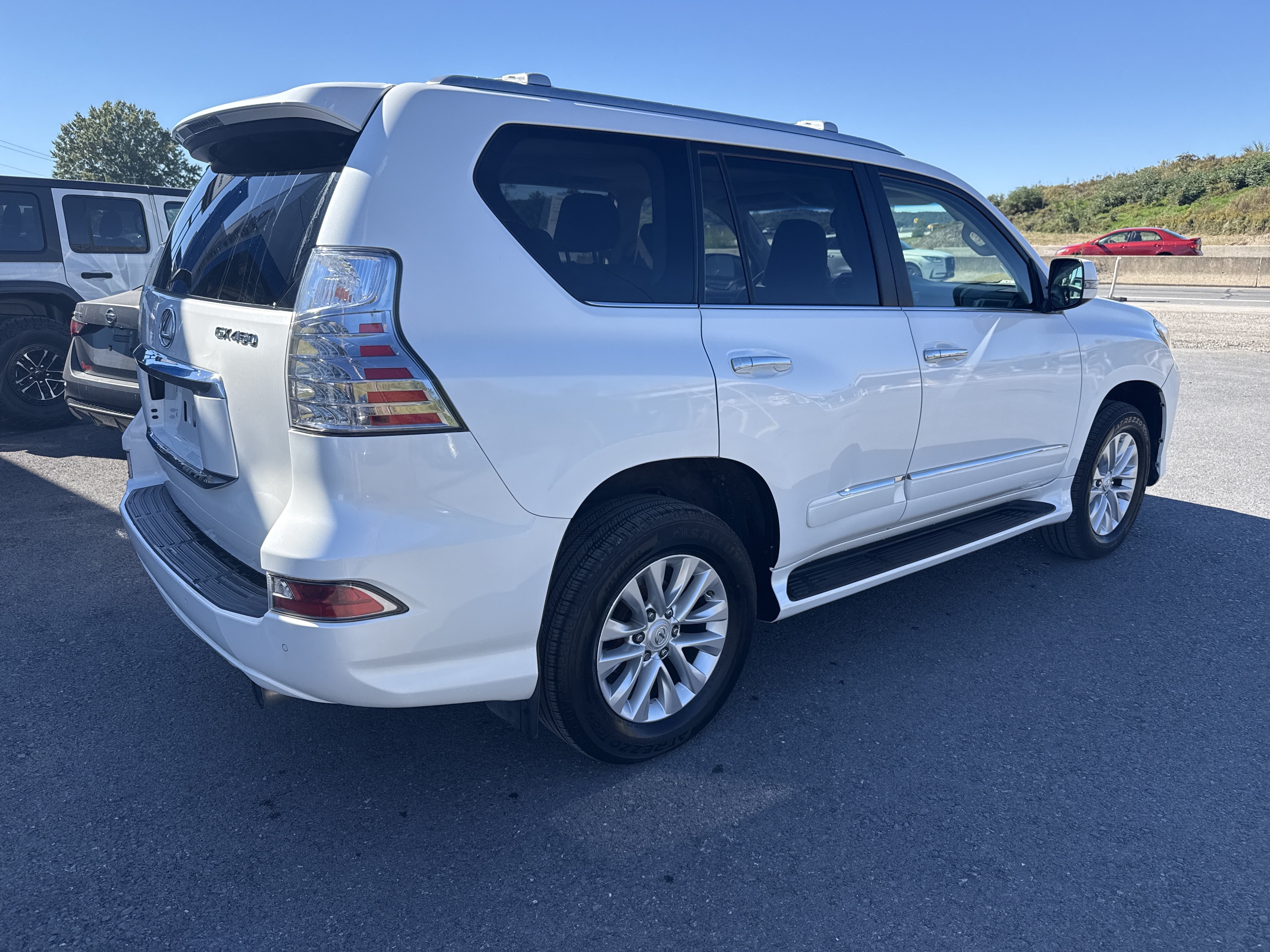 Used 2017 Lexus GX 460 Premium w/ Premium Package AWD/4WD image 3