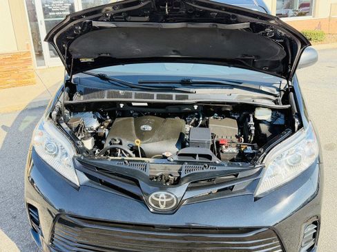 Used 2020 Toyota Sienna L image 21