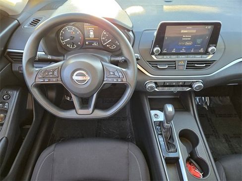 Used 2025 Nissan Altima 2.5 S image 11