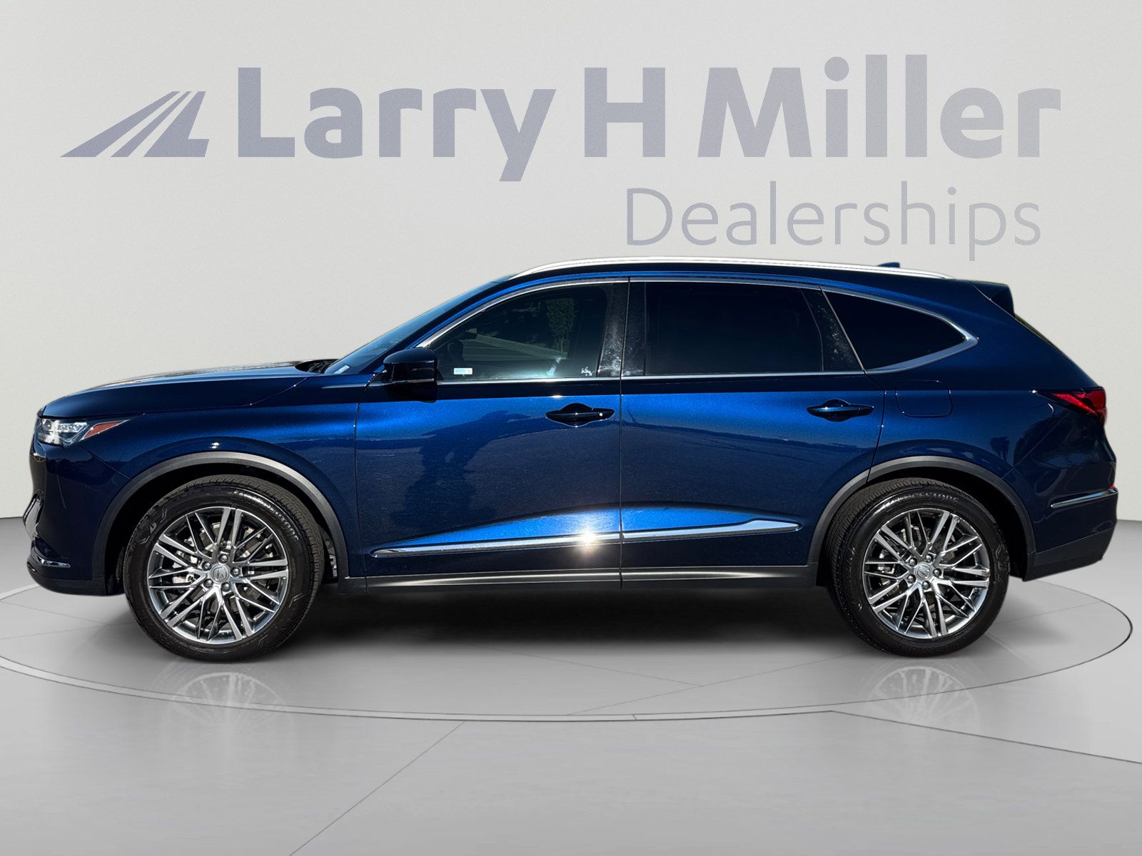 Used 2024 Acura MDX w/ Advance Package AWD/4WD image 2