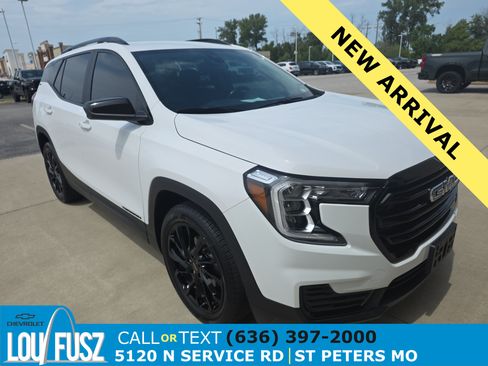 Used 2024 GMC Terrain SLE w/ Driver Convenience Package FWD image 1