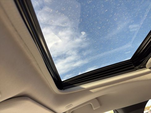 Used 2025 Toyota Sienna XLE image 26