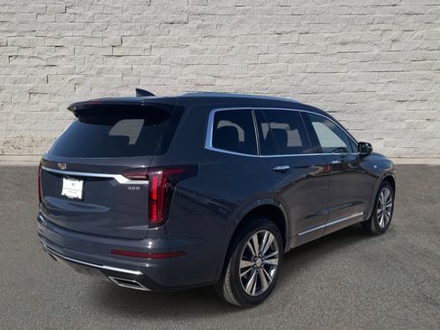 Used 2025 Cadillac XT6 Premium Luxury image 5