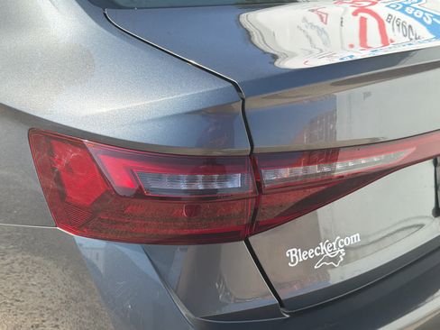 Used 2025 Volkswagen Jetta SE FWD image 15