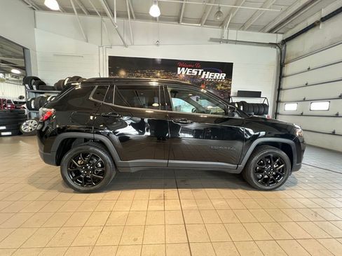 Used 2022 Jeep Compass Altitude w/ Sun and Sound Group image 10