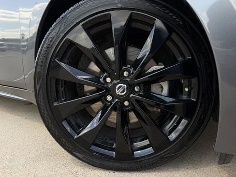 Used 2020 Nissan Maxima SR w/ Sport Mat Group FWD image 9