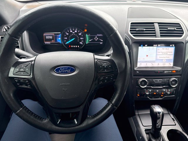 Used 2017 Ford Explorer XLT w/ Equipment Group 202A FWD image 10