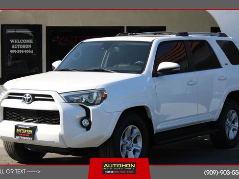 Used 2020 Toyota 4Runner SR5 Premium w/ Moonroof Package RWD image 1