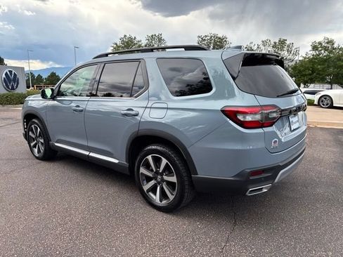 Used 2025 Honda Pilot Touring image 4