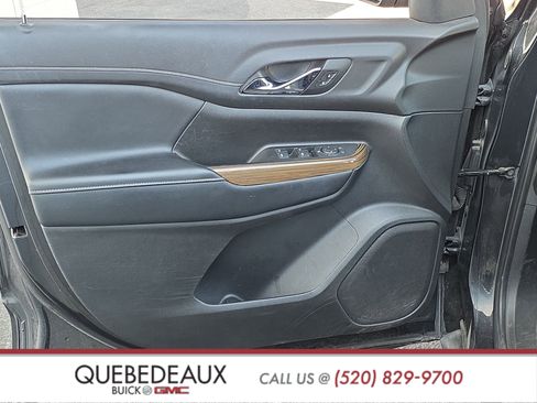 Used 2020 GMC Acadia SLE w/ LPO, Black Accent Package FWD image 9