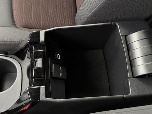 Certified 2025 Toyota Corolla SE image 19