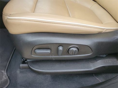 Used 2022 Chevrolet Traverse Premier image 18