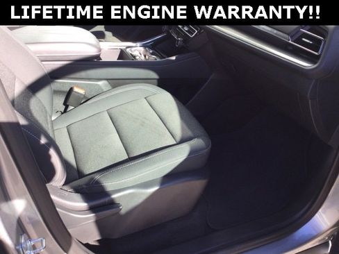 Used 2025 Chevrolet Traverse LT image 29