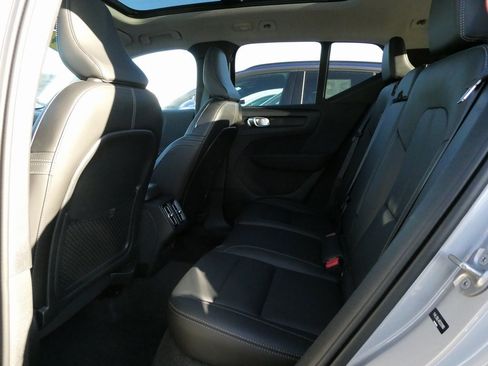 Used 2024 Volvo XC40 B5 Plus image 35