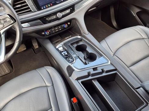 Used 2023 Buick Enclave Essence image 11