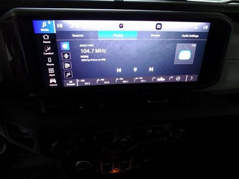 Used 2024 Jeep Wrangler Unlimited w/ Convenience Group AWD/4WD image 11