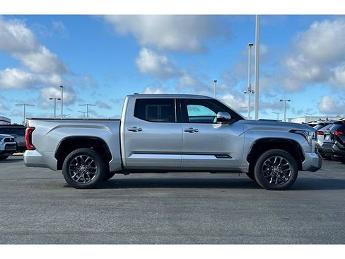 Used 2022 Toyota Tundra Platinum image 3