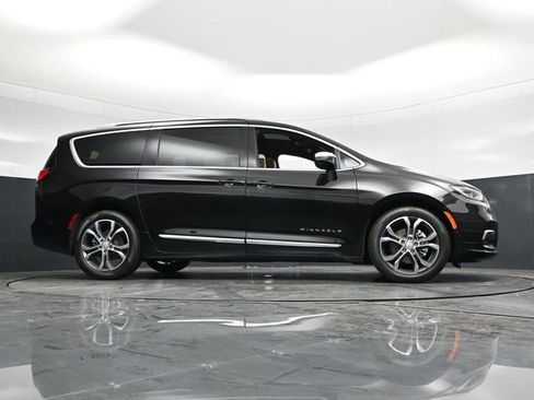 New 2026 Chrysler Pacifica Pinnacle w/ Trailer Tow Group FWD image 68