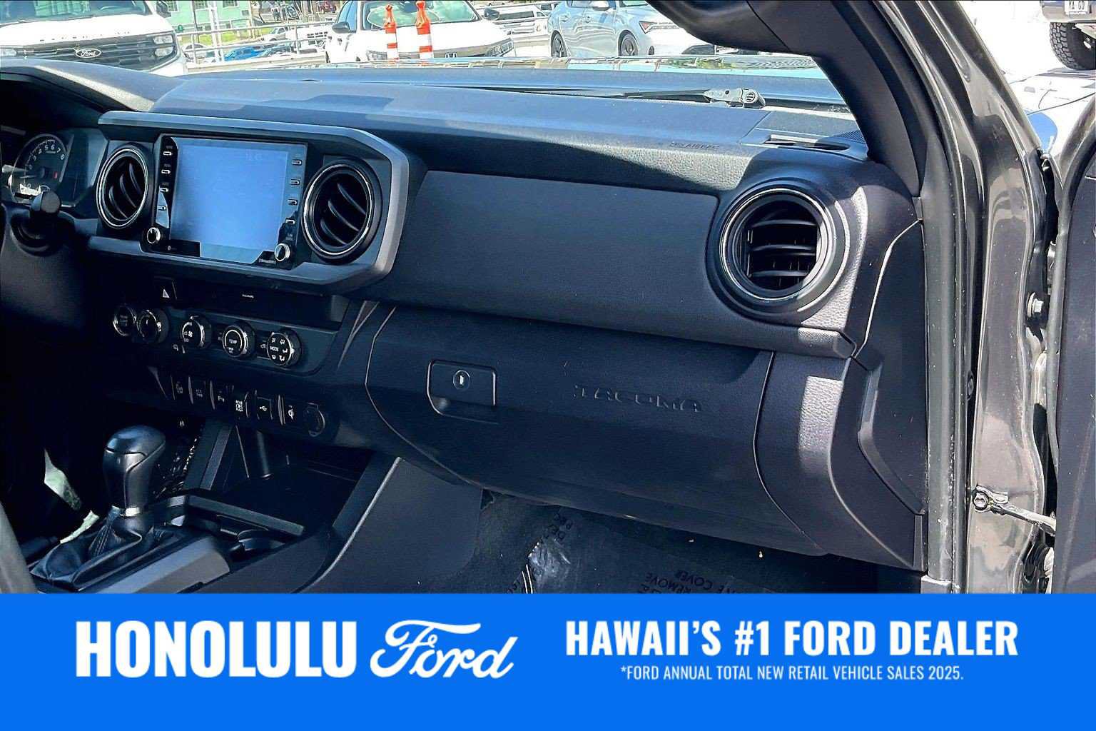 Used 2020 Toyota Tacoma TRD Off-Road w/ Technology Package AWD/4WD image 23