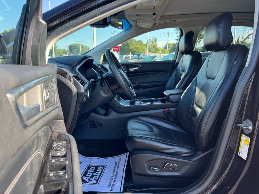 Used 2019 Ford Edge Titanium w/ Cold Weather Package AWD/4WD image 15
