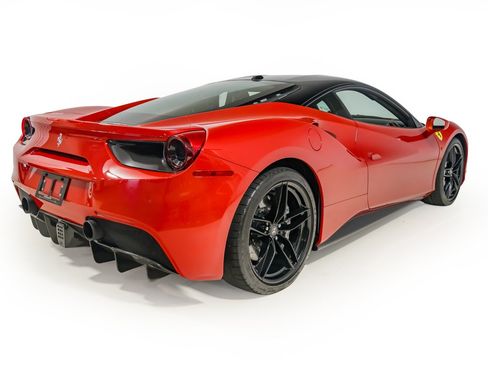 Used 2018 Ferrari 488 GTB RWD image 9
