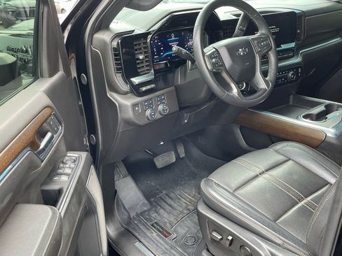 Used 2024 Chevrolet Silverado 2500 High Country w/ Midnight Edition AWD/4WD image 4