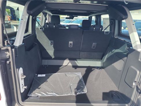 New 2025 Ford Bronco 4-Door image 17