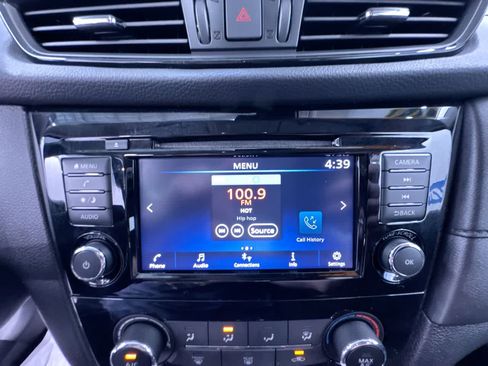Used 2020 Nissan Rogue S FWD image 24