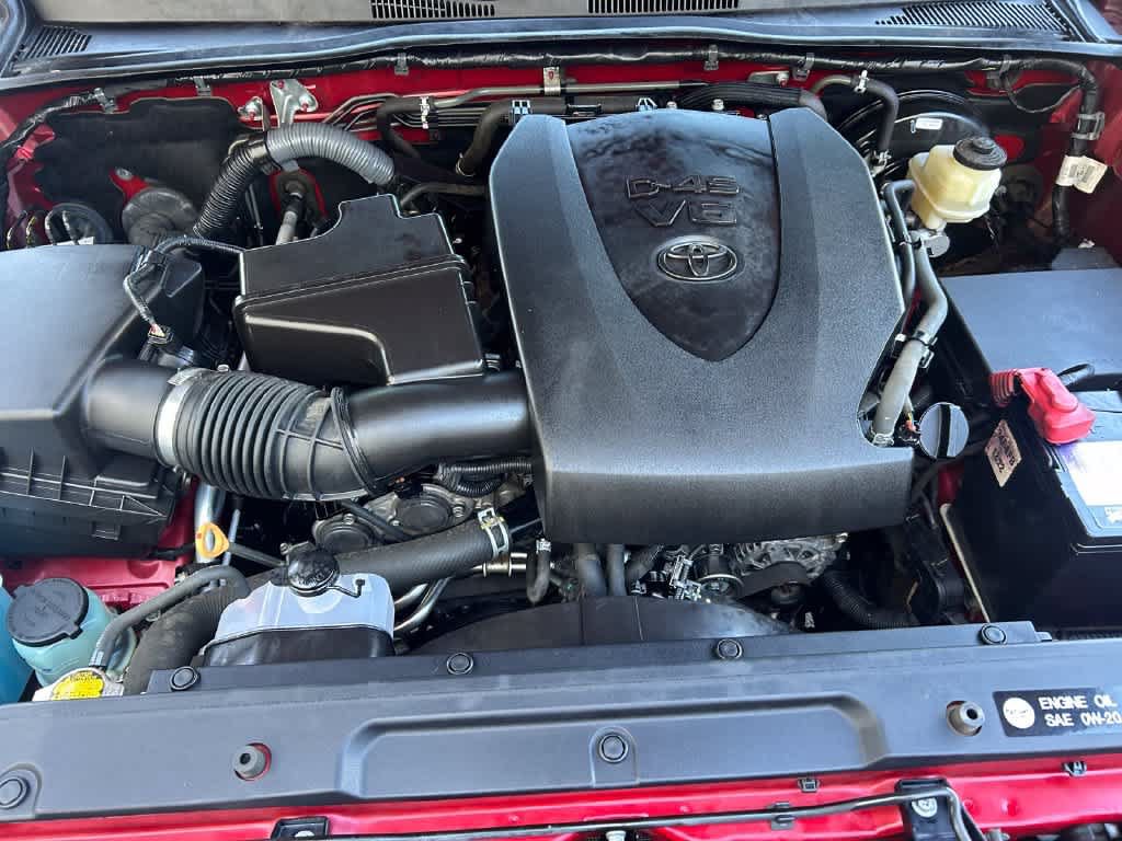 Used 2017 Toyota Tacoma TRD Sport w/ Tow Package RWD image 9