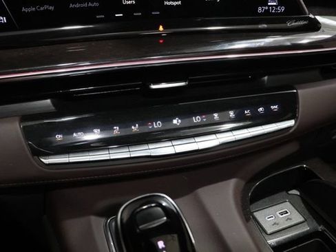 Used 2024 Cadillac Escalade Premium Luxury Platinum AWD/4WD image 30
