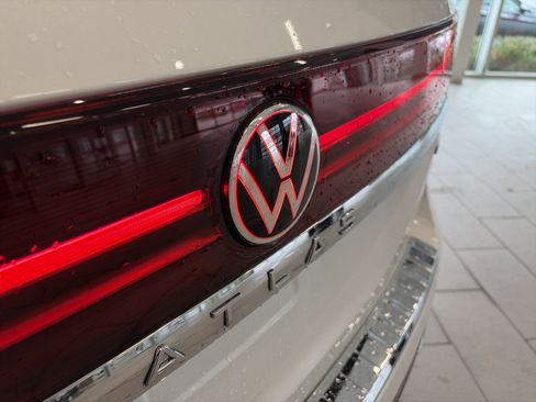 Used 2024 Volkswagen Atlas SEL image 8