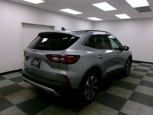 Used 2024 Ford Escape Platinum AWD/4WD image 13